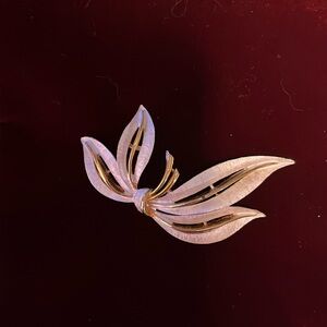 Vintage Jonette Jewelry signed brooch